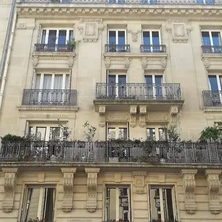 Coeur De Historique Joli équipé Calme Lumineux Climatisation Ascenseur Paris
